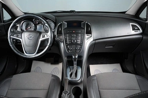 Хетчбэк Opel Astra 2012 года, 949000 рублей, Тюмень