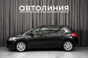 Хетчбэк Toyota Auris 2008 года, 675000 рублей, Красноярск