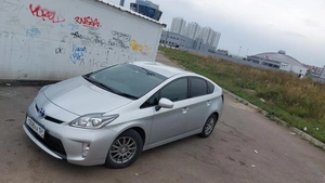 Лифтбек Toyota Prius 2013 года, 900000 рублей, Красноярск