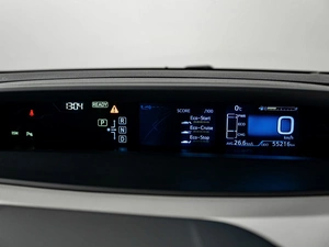 Лифтбек Toyota Prius 2017 года, 1999000 рублей, Красноярск