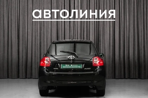Хетчбэк Toyota Auris 2008 года, 675000 рублей, Красноярск