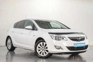 Хетчбэк Opel Astra 2011 года, 969000 рублей, Челябинск