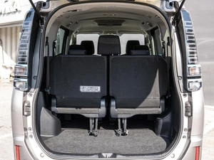 Минивэн Toyota Voxy 2018 года, 2445000 рублей, Краснодар