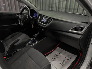 Седан Hyundai Solaris 2018 года, 895000 рублей, Красноярск