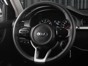 Седан Kia Rio 2018 года, 1019000 рублей, Тюмень