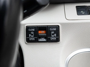 Минивэн Toyota Sienta 2015 года, 1530000 рублей, Краснодар
