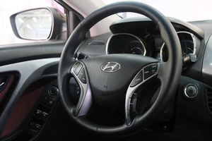 Седан Hyundai Elantra 2012 года, 899000 рублей, Омск
