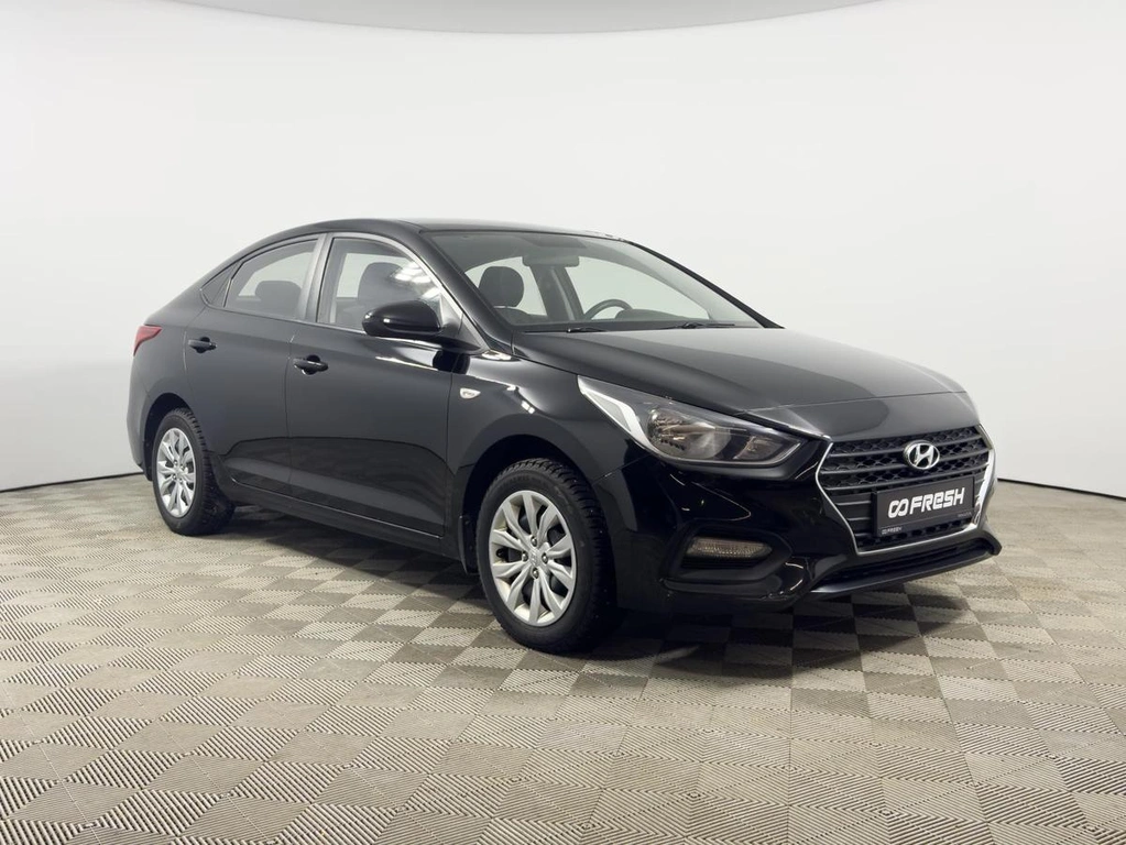Седан Hyundai Solaris 2018 года, 1076100 рублей, Казань