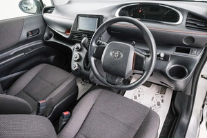 Минивэн Toyota Sienta 2019 года, 1329000 рублей, Красноярск