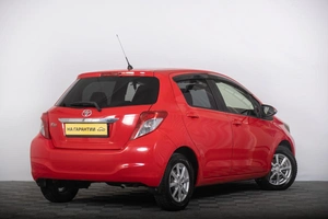Хетчбэк Toyota Vitz 2013 года, 1099000 рублей, Томск