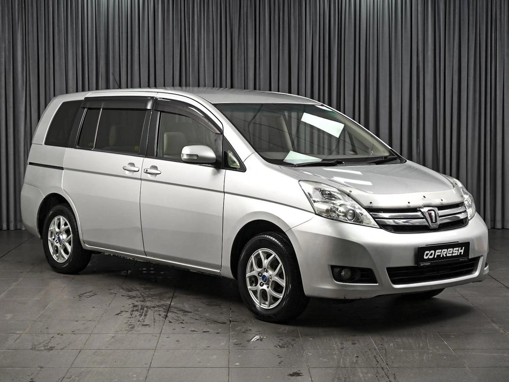 Минивэн Toyota Isis 2011 года, 964000 рублей, Ставрополь