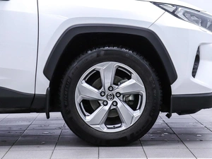 Внедорожник Toyota RAV4 2021 года, 3895000 рублей, Красноярск
