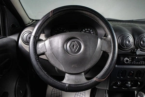 Седан Renault Logan 2013 года, 349000 рублей, Сургут