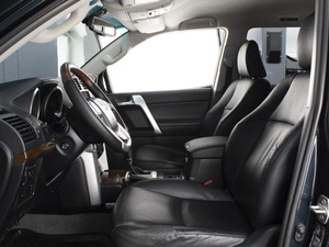 Внедорожник Toyota Land Cruiser Prado 2010 года, 2990000 рублей, Омск