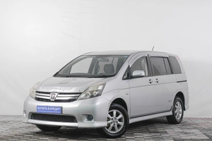 Минивэн Toyota Isis 2009 года, 1109000 рублей, Кемерово