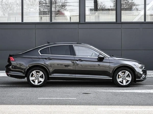 Седан Volkswagen Passat 2020 года, 2449000 рублей, Кирилловка