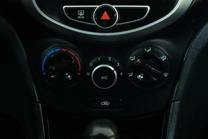 Седан Hyundai Solaris 2014 года, 889000 рублей, Омск
