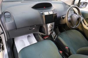 Хетчбэк Toyota Vitz 2005 года, 549000 рублей, Омск