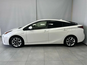 Лифтбек Toyota Prius 2019 года, 2150000 рублей, Красноярск