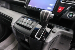 Минивэн Honda Stepwgn Spada 2015 года, 1559000 рублей, Красноярск