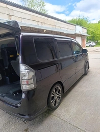 Минивэн Toyota Voxy 2010 года, 1500000 рублей, Железногорск