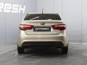 Седан Kia Rio 2013 года, 890000 рублей, Омск