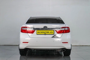 Седан Toyota Camry 2013 года, 1879000 рублей, Челябинск