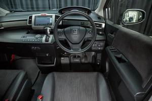 Минивэн Honda Freed 2015 года, 997000 рублей, Красноярск