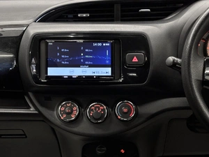 Хетчбэк Toyota Vitz 2019 года, 999000 рублей, Красноярск