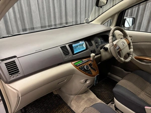 Минивэн Toyota Isis 2010 года, 1090000 рублей, Красноярск