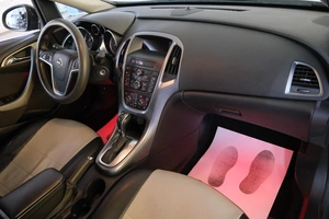 Универсал Opel Astra 2013 года, 989000 рублей, Омск