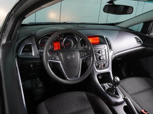 Хетчбэк Opel Astra GTC 2011 года, 799000 рублей, Воронеж