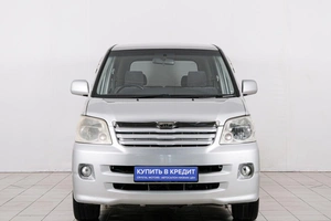 Минивэн Toyota Noah 2003 года, 799000 рублей, Красноярск