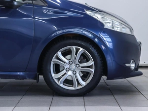 Хетчбэк Peugeot 208 2013 года, 720000 рублей, Красноярск