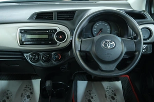 Хетчбэк Toyota Vitz 2011 года, 769000 рублей, Омск