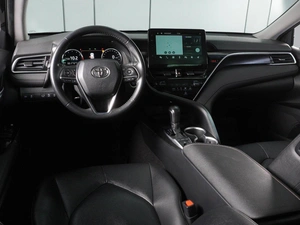 Седан Toyota Camry 2023 года, 3499000 рублей, Красный Пахарь