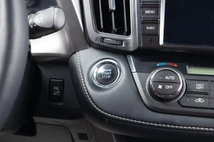 Внедорожник Toyota RAV4 2018 года, 2799000 рублей, Оренбург