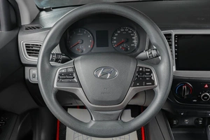 Седан Hyundai Solaris 2019 года, 1259000 рублей, Тюмень