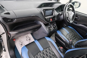 Минивэн Toyota Voxy 2015 года, 1679000 рублей, Красноярск