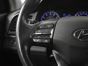 Седан Hyundai Elantra 2019 года, 1648100 рублей, Казань