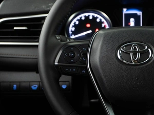 Седан Toyota Camry 2020 года, 2269050 рублей, Москва