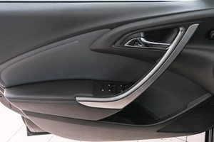 Седан Opel Astra 2014 года, 929000 рублей, Красноярск