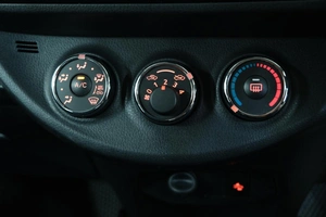 Хетчбэк Toyota Vitz 2015 года, 1199000 рублей, Омск