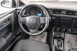 Седан Toyota Corolla 2018 года, 1749000 рублей, Красноярск