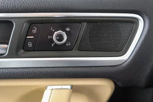 Внедорожник Volkswagen Touareg 2011 года, 2349000 рублей, Пермь