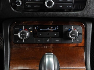 Внедорожник Volkswagen Touareg 2010 года, 1549000 рублей, Тюмень