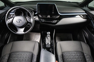 Внедорожник Toyota C-HR 2019 года, 2969000 рублей, Сургут