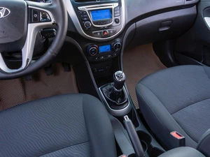 Седан Hyundai Solaris 2012 года, 819000 рублей, Саратов