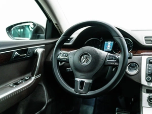 Седан Volkswagen Passat 2012 года, 1300000 рублей, Красноярск