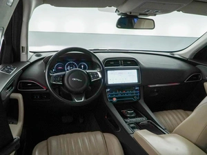 Внедорожник Jaguar F-Pace 2017 года, 3449033 рублей, Москва